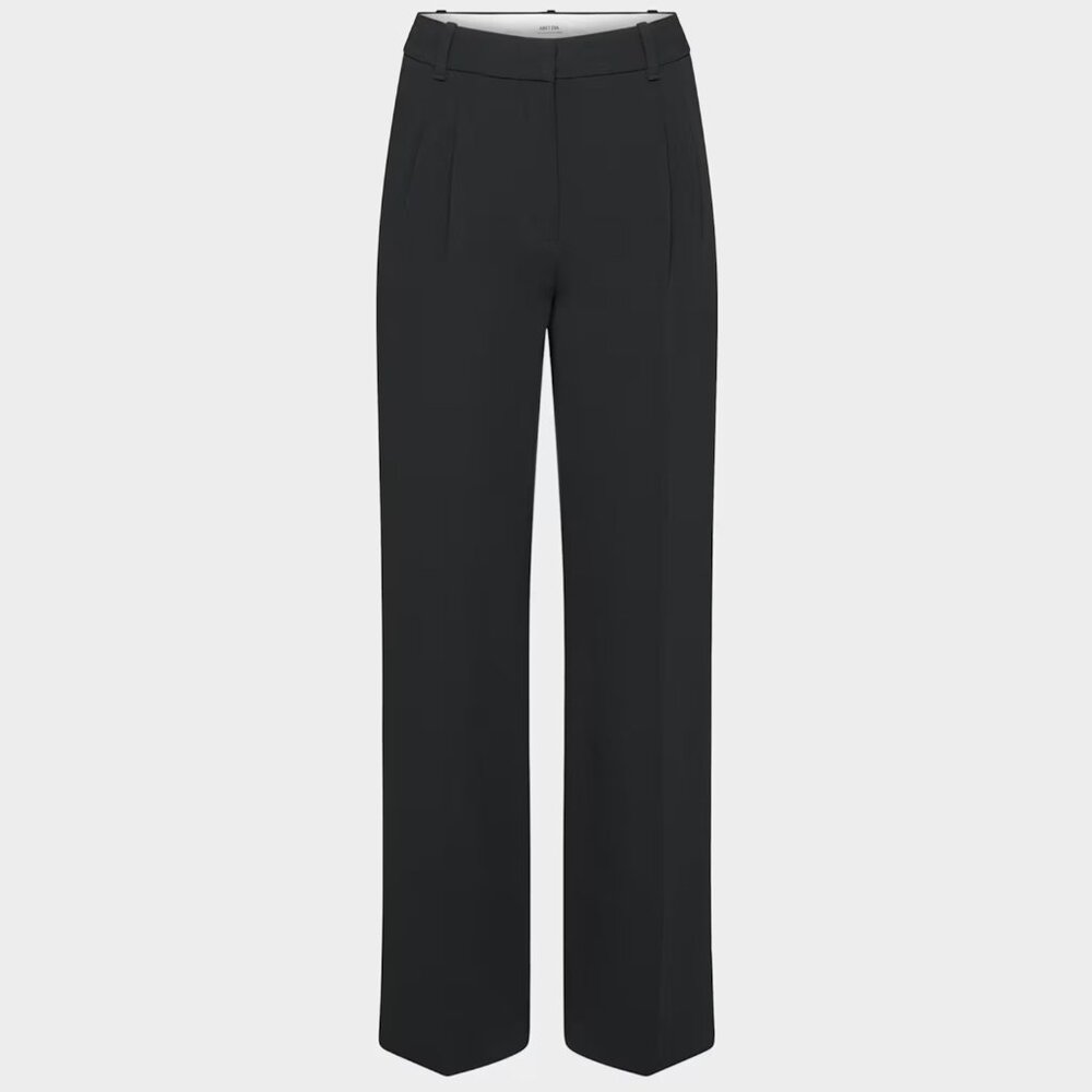 ❌SOLD❌Brand new without tags Aritzia effortless pants short